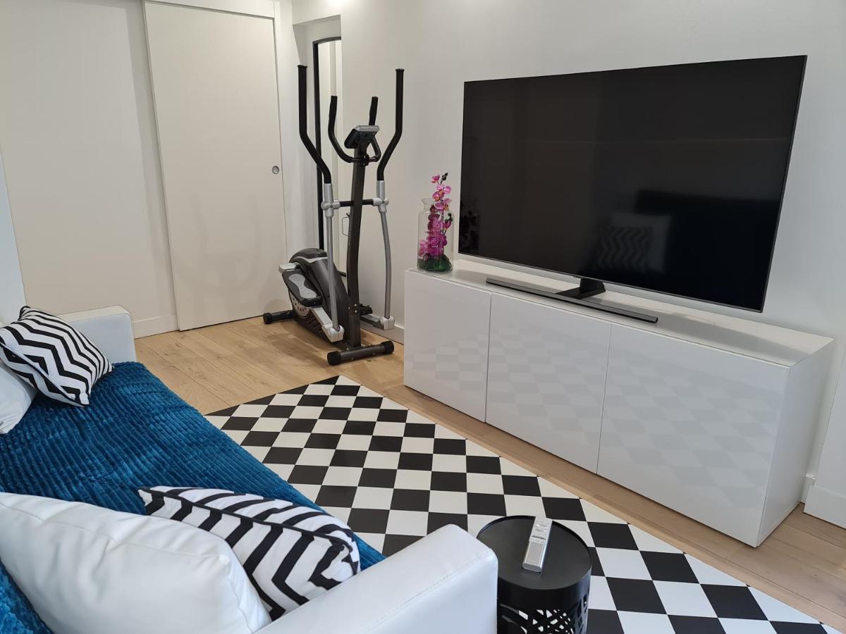 Chambre, Salle De Bain Et Salon Prive - Paris La Defense بيتّو المظهر الخارجي الصورة