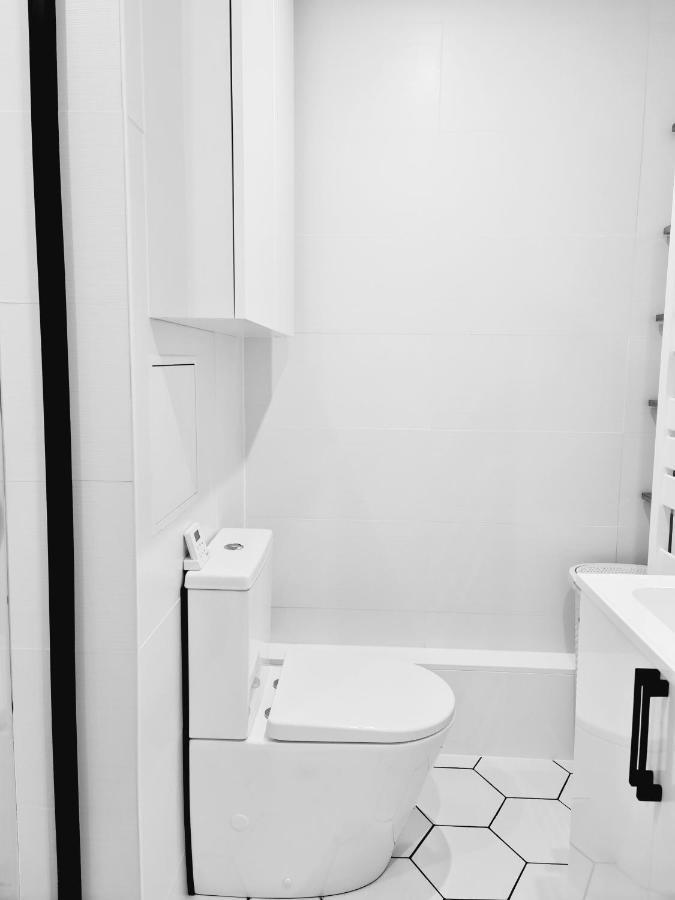Chambre, Salle De Bain Et Salon Prive - Paris La Defense بيتّو المظهر الخارجي الصورة