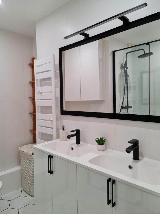 Chambre, Salle De Bain Et Salon Prive - Paris La Defense بيتّو المظهر الخارجي الصورة